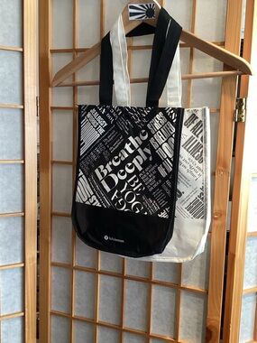 Lululemon Reusable Tote Bags (2)